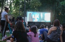 Ciencia ficción y cine infantil al aire libre esta semana en Arturo Seguí, Ringuelet y Meridiano V