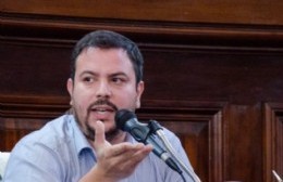 Sale Alak y asume el concejal Pablo Elías como intendente platense