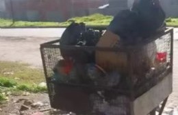 Basura acumulada en los cestos de Barrio Aeropuerto generan el enojo de los vecinos