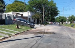 74 entre 115 y 116: Un nuevo pozo en una calle que presenta un estado preocupante