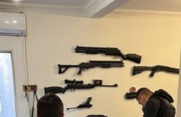 Había sido denunciado por amenazas: Le encontraron un arsenal