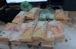 En confuso episodio detienen a cuatro personas con cuatro millones de pesos