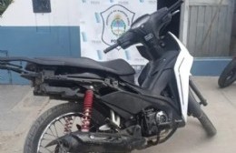 Lo sorprendieron conduciendo una moto robada en Ruta 11 y 604