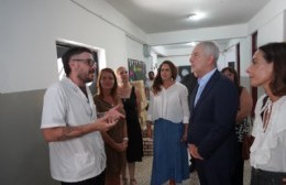 Alak continúa visitando escuelas en proceso de remodelación con la ayuda de la Provincia
