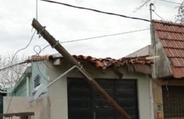 Un camión arrastó cables y volteó postes en la zona de 3 y 79