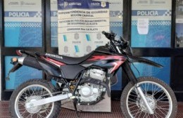 Un hombre y dos mujeres detenidos por andar en una moto sin papeles