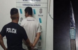 Atraparon a un sujeto por amenazar con un cuchillo a una mujer en Villa Elvira