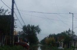Cada vez que lllueve se les inunda la calle en Altos de San Lorenzo