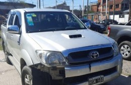 Robo una Hilux y la chocó