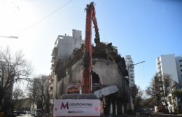 El Municipio comenzó la demolición del edificio incendiado