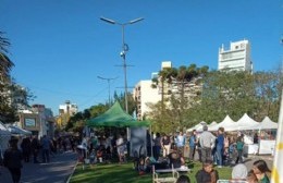 El próximo domingo en Plaza Azcuénaga se viene la Feria de Manos Platenses