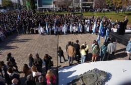 Alak acompañó a más de mil estudiantes en el acto de Promesa de Lealtad a la Bandera