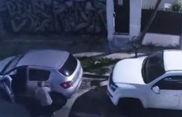 Delincuente reventó todos los autos en el barrio 8 de Marzo