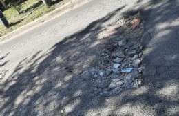 Vecina se quejó de la mugre y de los pozos