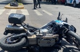 Dos policías heridos tras un choque entre una moto oficial y una camioneta