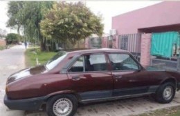 Le roban auto a la mamá de joven fallecido en Villa Elvira