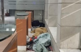 Desalojaron a personas en situación de calle del cajero de 7 y 54