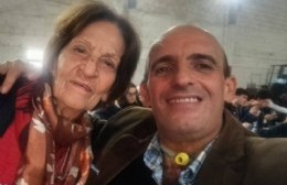 Federico Molla muy activo en la fiesta de un club local al que fue invitado