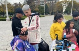 Barbero de Villa Elvira encabezó labor solidaria en Plaza Moreno