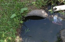 Zanjas tapadas imposibilitan que el agua escurra de las viviendas en Montoro