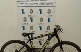 El riesgo de dejar a un pibe ir a andar en bicicleta mientra ellos sigan libres