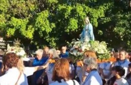 Hermosa procesión de la Comunidad de la Medalla Milagrosa