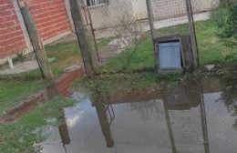 Tiene una laguna de M... en la puerta de la casa