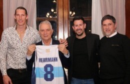 "Finito" Herrmann que brilló en el Lobo brindo una clínica del deporte en la Municipalidad
