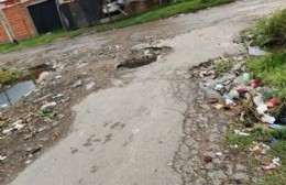 Vecinos piden por una calle en mal estado