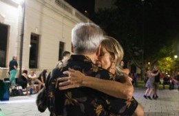 Llega un nuevo encuentro de la "Milonga de la Plaza" al centro cultural Islas Malvinas