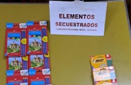 Se llevaban 21 cajas de lápices de un hipermercado cuando fueron detenidos