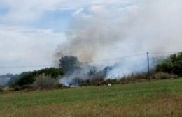 Se incendió el descampado detrás de Caacupé