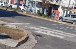 Sigue sin arreglo el socavón de 7 y 74