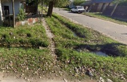 Vecinos se quejan de zanjas que se rebalsan de mugre y barro
