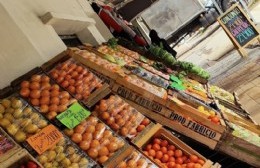Calidad, ofertas y atención impecables: En la renovada verdulería "los Primos"