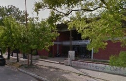 Alumnos y alumnas de una escuela de Tolosa fabrican lavandina con las pilas usada