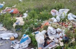Vecina se queja de los basurales en pleno casco: "Se termina cuando les pongan multas"
