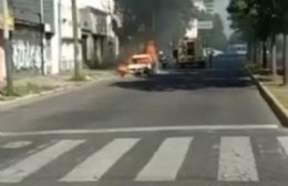 Se incendió un taxi en plena calle