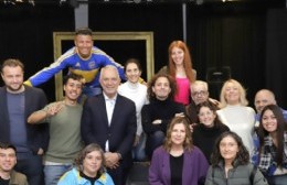 Alak estuvo con jóvenes artistas locales que estrenarán obra en el Teatro Argentino