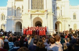 Actividad de la Semana Santa con actividades religiosas y otras atracciones locales