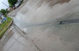 Un río de agua se pasea por las calles de Villa Alba
