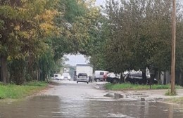 En una esquina caen dos gotas y afirman que se inunda la calzada