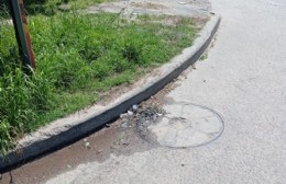 Rebalse de cloacas a metros de comercios y de dos colegios de la región